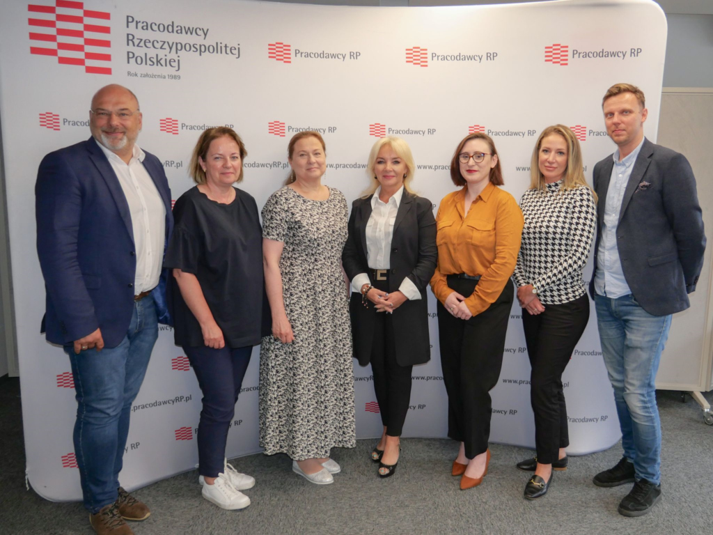 Kosztowne inwestycje w rozwój oparty o ESG. Kto za to zapłaci? O tym rozmawiano podczas Okrągłego Stołu Kompasu ESG