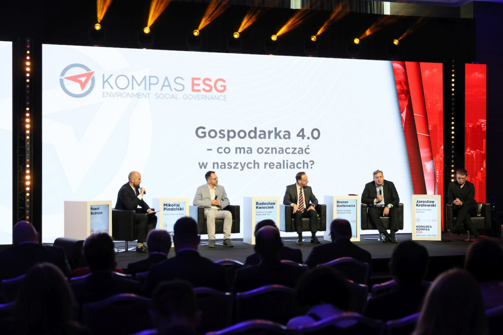 Mikołaj Pindelski, Radosław Kwiecień, Jarosław Królewski i Brunon Bartkiewicz w trakcie Kongresu Kompas ESG.