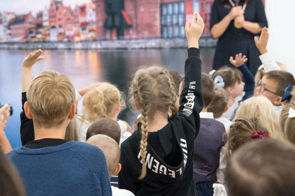 ESG pozostaje zagadką aż dla 86 proc. uczniów liceum i technikum - wynika z badania Warszawskiego Instytutu Bankowości.