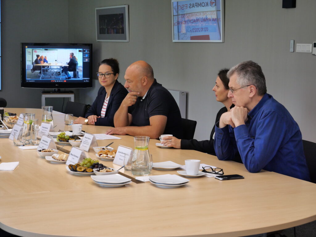 Magdalena Cumanis, Piotr Kamiński, Monika Porębska, Jacek Barankiewicz podczas Okrągłego Stołu.