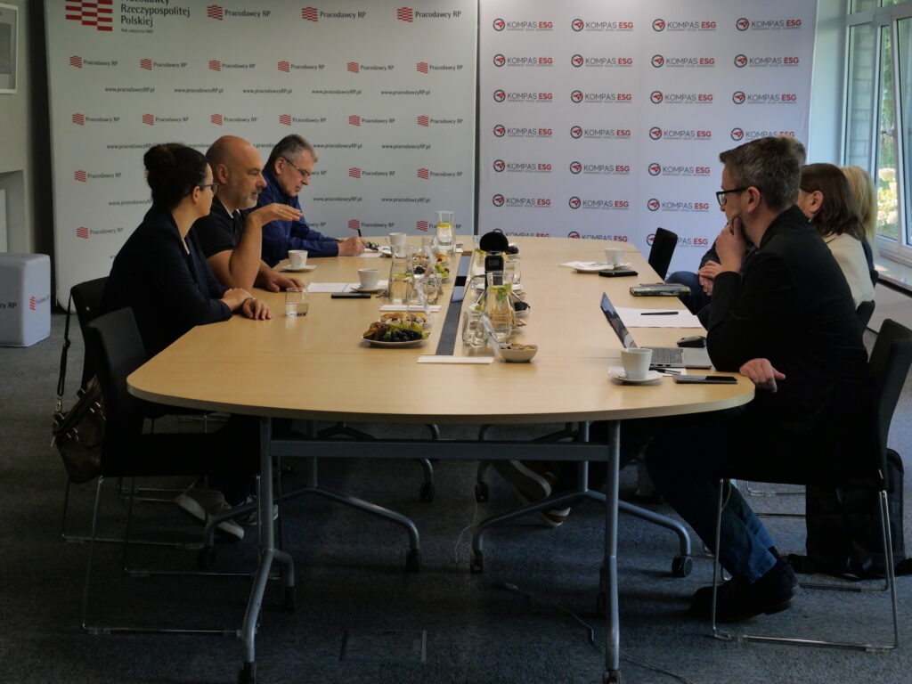 Magdalena Cumanis, Piotr Kamiński, Jacek Barankiewicz podczas Okrągłego Stołu.
