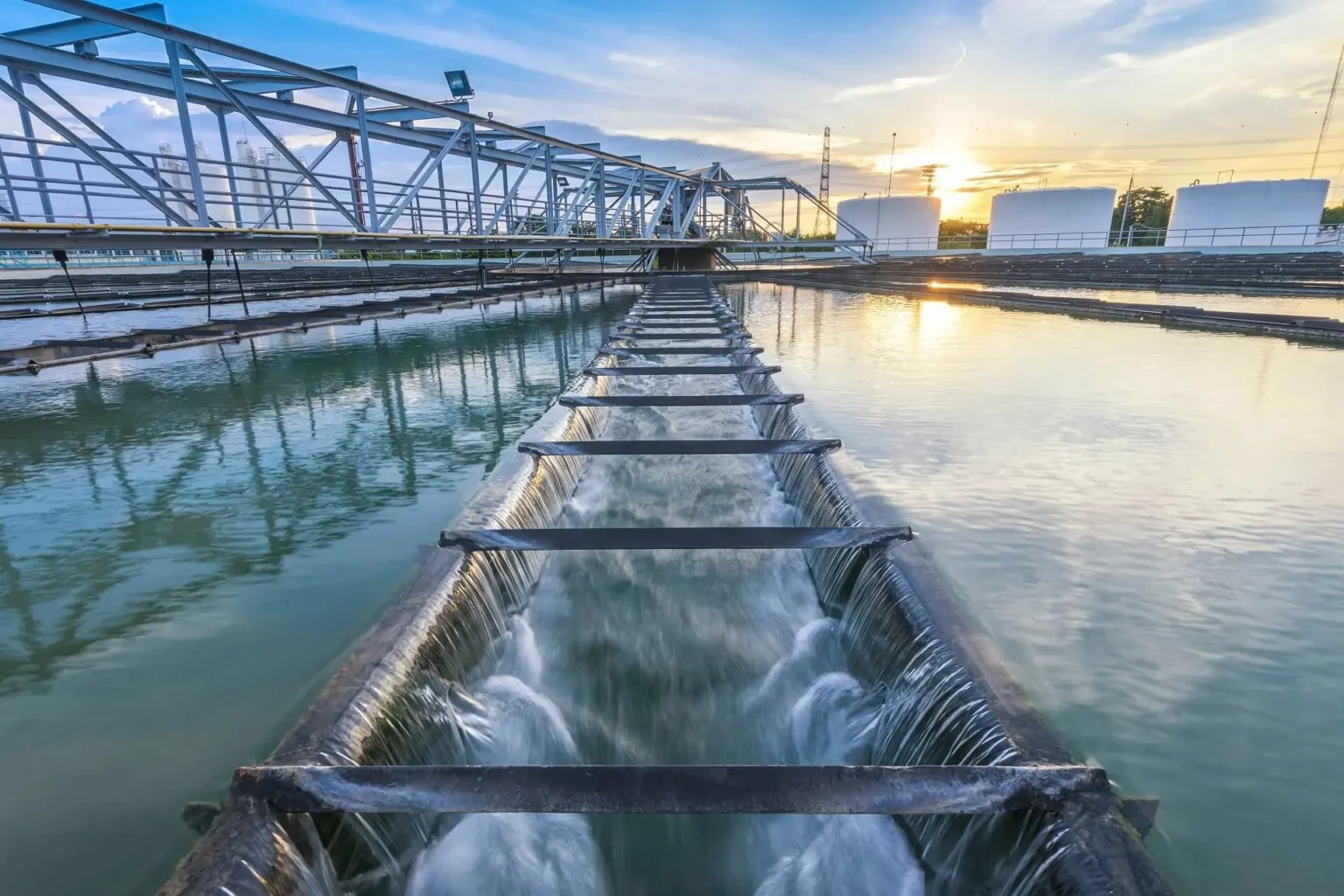 Inicjatywy takie jak program Aqua i projekt Blue Bridge w Orlen mają na celu nie tylko optymalizację zużycia wody, ale i poprawę ekosystemów oraz wprowadzenie zrównoważonych rozwiązań na rynku.