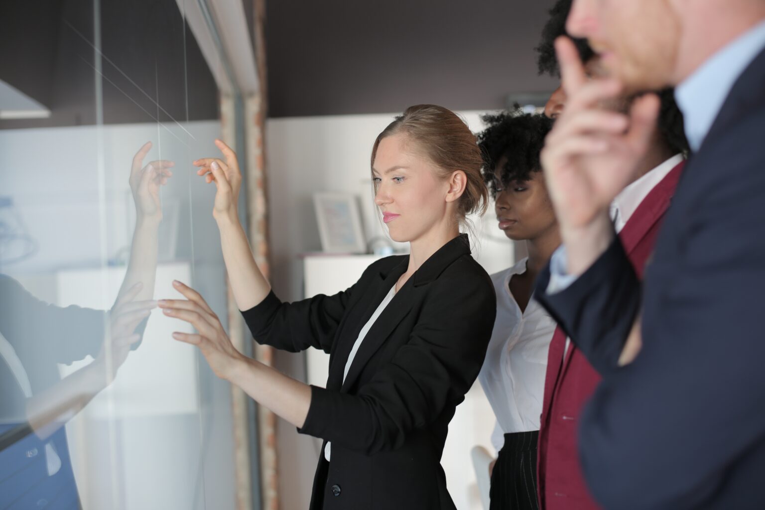 Duże zmiany w zarządach firm. Rząd wdraża dyrektywę Women on Boards